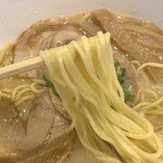 ラ ピシーヌ - 豚骨ラーメン