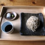 Teuchi Soba Hideya - もりそば（普通盛り） 他の写真より盛り上がってます