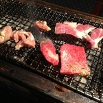 Sumibi Yakiniku Shichirin En - 炭火で焼きます