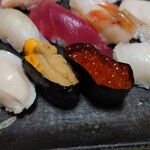 Fuku Zushi - ホッキ貝、ウニ、イクラ、白身