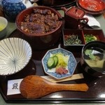 鰻 木屋 - 上ひつまぶし　※撮影者本人のブログ（http://foxbrain.dtiblog.com/blog-entry-299.html）からの転載