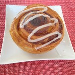 Cinnamon Bakery - シナモンロール180円