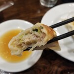 八福食堂 - 餃子の断面