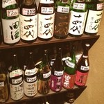 Tokubee - 日本酒セラーに十四代を中心にズラリ。自分で選んでセルフで一合。なかなか粋です。