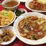 Rairai Ken - 中華定食。
                        八宝菜
                        エビ天
                        シュウマイで…
                        ぐびぐび☆彡