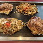 Kinta Higashiosaka Furesupo Ten - きん太ランチ：焼きそば＋ハーフ豚玉