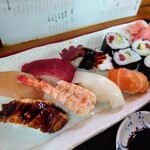 Fuku Sushi Bekkan - 令和4年7月 ランチタイム
                      寿司定食 850円
                      にぎり7貫＋細巻4切れ＋お吸物＋フルーツ