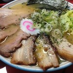 寅真らーめん - 辛味噌半チャーシュー麺