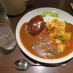 Curry House CoCo Ichibanya Kanryoku Keoka Ten - 2013年3月6日21:36撮影=3月からワールドココイチのメニューが東西逆転したので、実はずっと食べたかったロコモコカレーに野菜をトッピング。1080円。