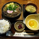 こむすび - 牛すき焼き鍋定食（1000円）