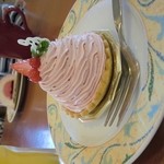 ジミーカフェ - 苺タルト!とても美味しく
            見たも目、カフェの雰囲気も素敵!
            ちょっとしたお茶には高めかもしれませんが
            とても美味しかったです!!