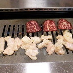 Yakiniku no Takimoto - ホルモンとサガリ焼いてます