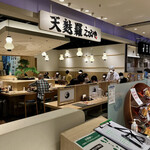 Ebino Ya Yodobashi Umeda Ten - 明るい店内