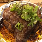 串わんさか酒場 - ヨダレ鶏風もも焼き(名物)