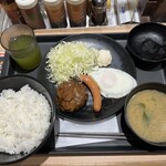 松のや - ブラウンハンバーグ&ソーセージエッグ定食(590円)  R4.12.2