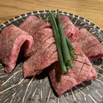 焼肉ホルモンブンゴ - 上霜降りタン