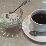 ハナズ カフェ - 黒豆のパンナコッタとコーヒー