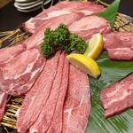 Honba Tokusen Omi Gyu Yakiniku Sukiyaki Ikemoto - 