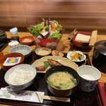 平山旅館 - 朝食でこのボリューム！