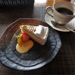 Bunka Ya - 紅茶のケーキ＆ホットコーヒー