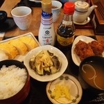 普通の食堂いわま - だし巻きC定食（だし巻き玉子、水なすの浅漬け、鶏のから揚げ）