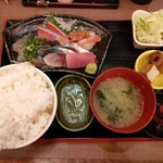 ひだりうまでん助 - 刺身定食、ネタは6種類も♬