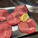 焼肉・もつ鍋 うしまる - 