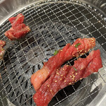 Yakiniku Tokkyu Kameoka Eki - 肉を焼いて行きます。