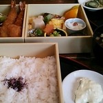 JUNOS - 海の幸のフライ三段弁当1606円