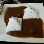 喫茶MW - ピラミッドカレー（900円）サラダ・福神漬け付き