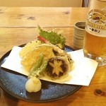 Kurama Onsen - 温泉の後にビールと天ぷら。冷えたビールが胃に染み渡る。