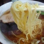 めん郷 - スープに馴染む細麺