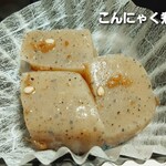 Omusubito Katsutadai Ten - お惣菜としても売られていたこちら。味付けは薄めでした。ちなみに、お惣菜は小さなパックに入っていて、肉団子や切干大根、玉子焼、煮玉子、茹で玉子などがならんでおりました。