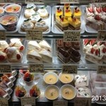 Cake House FUKUYA - 2013.9.4(水)19時 テイクアウト 苺ショートミルフィーユ共に400円 (^_^)