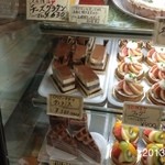 Cake House FUKUYA - 2013.9.4(水)19時 テイクアウト 苺ショートミルフィーユ共に400円 (^_^)