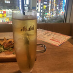 Bistro Banbiina Shinjuku Higashiguchi Ekimae Ten - ウーロン茶から眺める歌舞伎町ドンキ