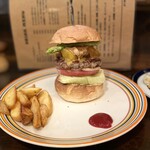 バーガークレイジー - アスパラガスとピーナッツバターのベーコンチーズバーガー