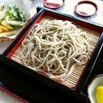 View Farm Toriharadaira Meisui Soba - もりそばと野菜天ぷら。