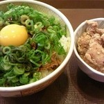 Sukiya Gojunango Isahaya Ogawamachi Ten - ねぎたま牛丼＋から揚げ