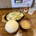 Bikkuri Yaki Tei - びっくり焼き1.5人前定食¥1330。ライス大盛り¥50。