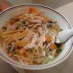 ヘルシー塩ラーメン７５０円＋大盛：１００円（税込）【２０１３年７月撮影】