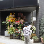 三宿 OSAKA - オープンの時の花の数にびっくり！店内も花だらけでした・・・！