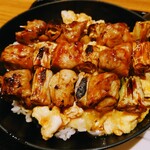 炭火焼と鍋料理 たちばな - 令和5年9月
            ランチタイム(11:00〜15:00)
            炭火焼親子丼(具だくさんみそ汁、漬けもの付) 税込990円