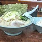 Yokohama Iekei Ramen Konshinya Numazu Ten - 塩野菜ラーメンと、中ライス。