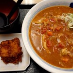 Dondon An Fuso Ten - 期間限定 トマトカレーうどん(790円税込)の麺大盛り(＋130円税込)、牛肉コロッケ(150円税込)、鶏の唐揚げ(150円税込)