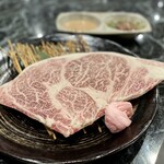 炭火焼肉 牛のまるやま - 常陸牛リブロース芯 炙り焼き