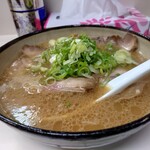 羅阿麺亭 - チャーシューラーメン(しょうゆ)ネギ多め 900円(税込)