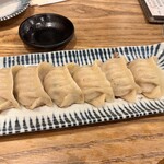 肉汁餃子と190円レモンサワー しんちゃん - 肉汁餃子（５個＋追加１個）