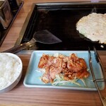 Monja Ya Hanzu Mae Ten - 焼き始め。