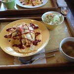 Branch - オムライスセットです。タマゴがふわとろで、中のチキンライスはオーソドックスなタイプで私好みでした。